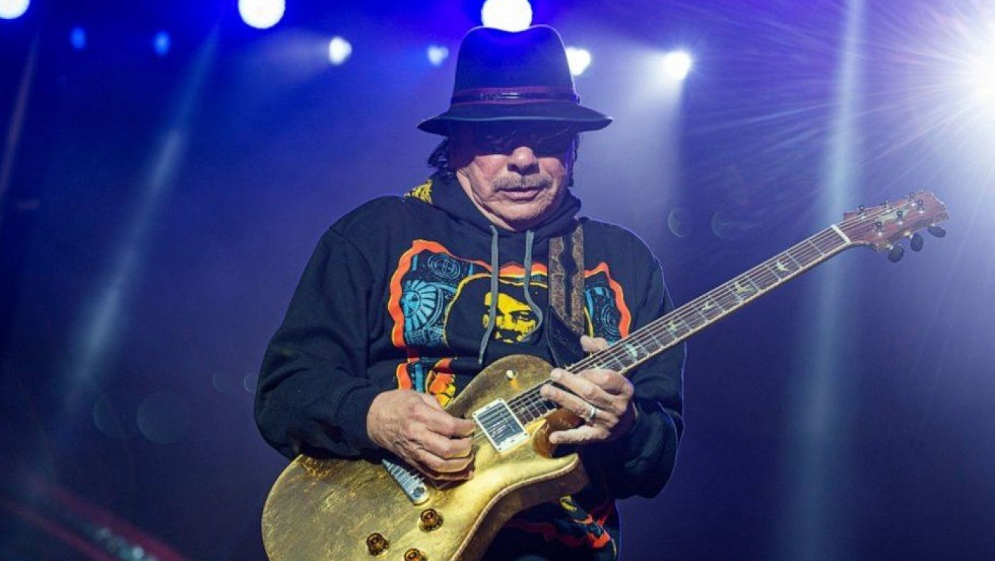 Κατέρρευσε στη σκηνή ο Κάρλος Σαντάνα - Αγωνία για την κατάσταση της υγείας του