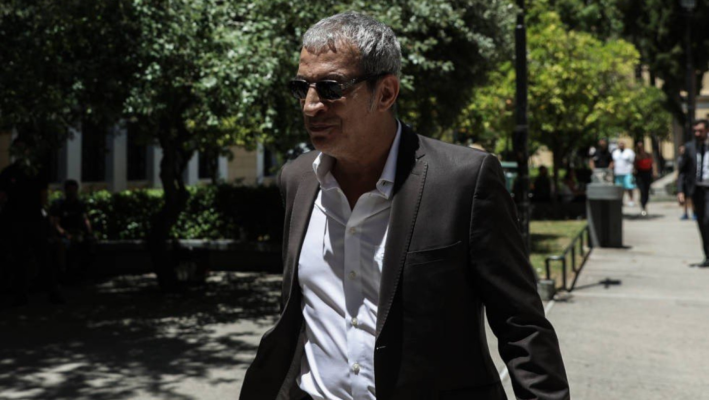 Θέμης Αδαμαντίδης: Μουσικοσυνθέτρια του απαγορεύει να τραγουδήσει τραγούδια της