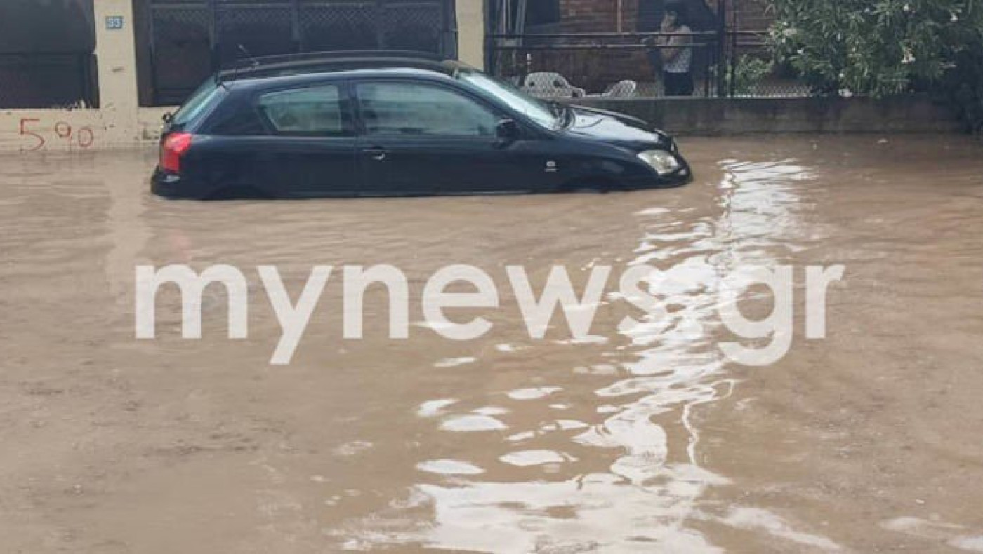 Θεσσαλονίκη: «Ποτάμια» οι δρόμοι, έπεσαν δέντρα, «βούλιαξαν» αυτοκίνητα!