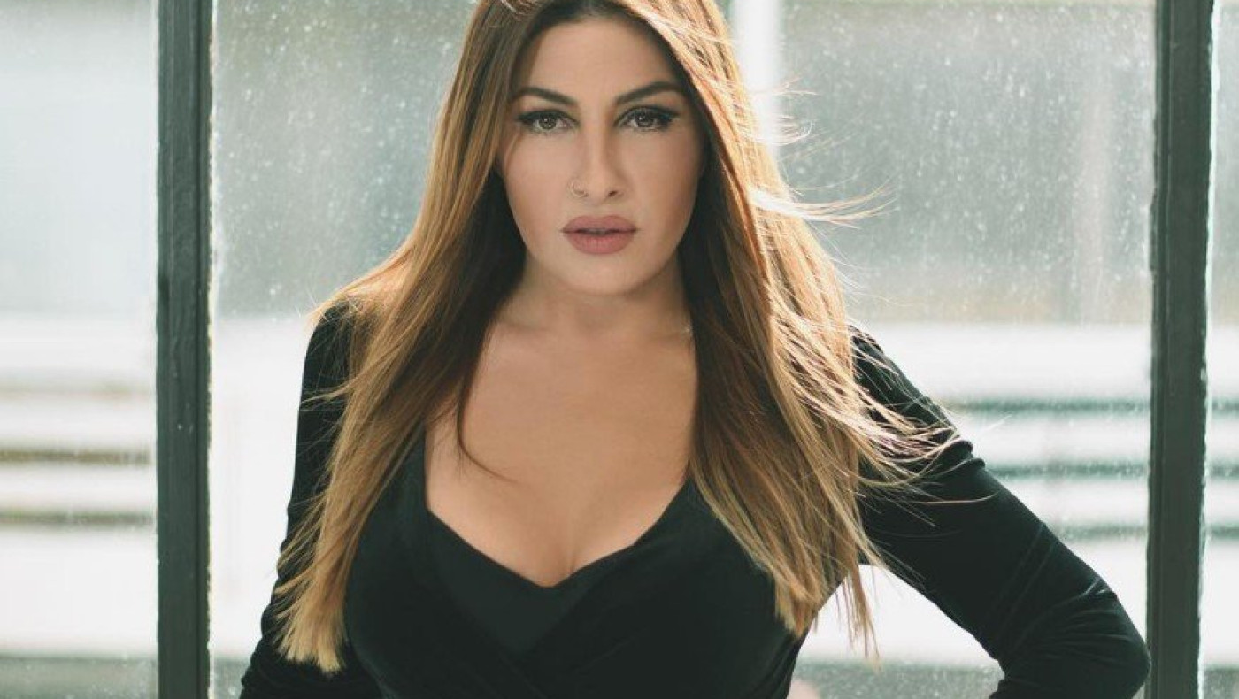 Η Παπαρίζου ποζάρει ακομπλεξάριστη χωρίς φίλτρα και ρετούς