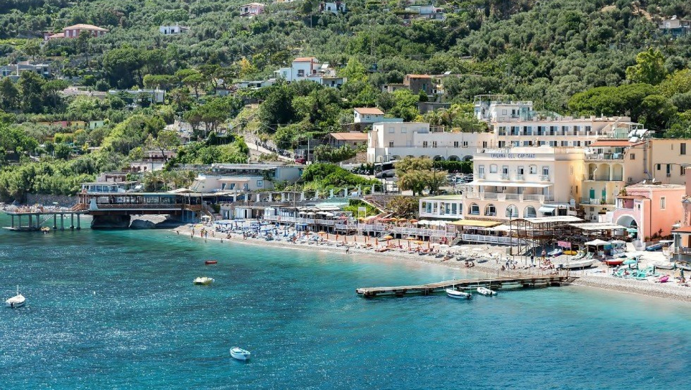 Ιταλία: Πόλη επιβάλει πρόστιμο έως και 500 ευρώ για όσους κυκλοφορούν με μαγιό