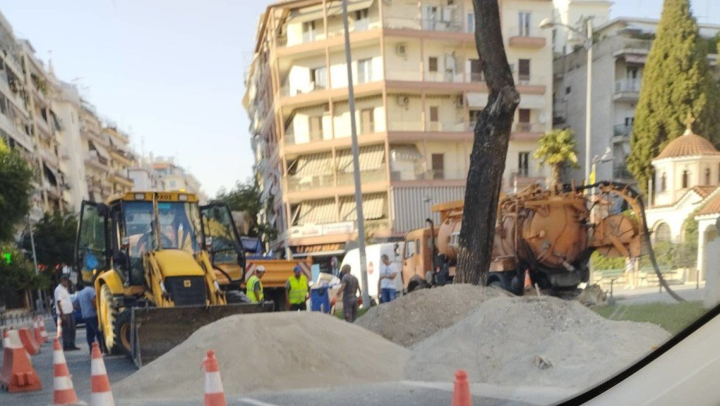 Θεσσαλονίκη: Έργα ύδρευσης μετά τη Συνδίκα στην Όλγας - Έκλεισε μεγάλο μέρος του δρόμου