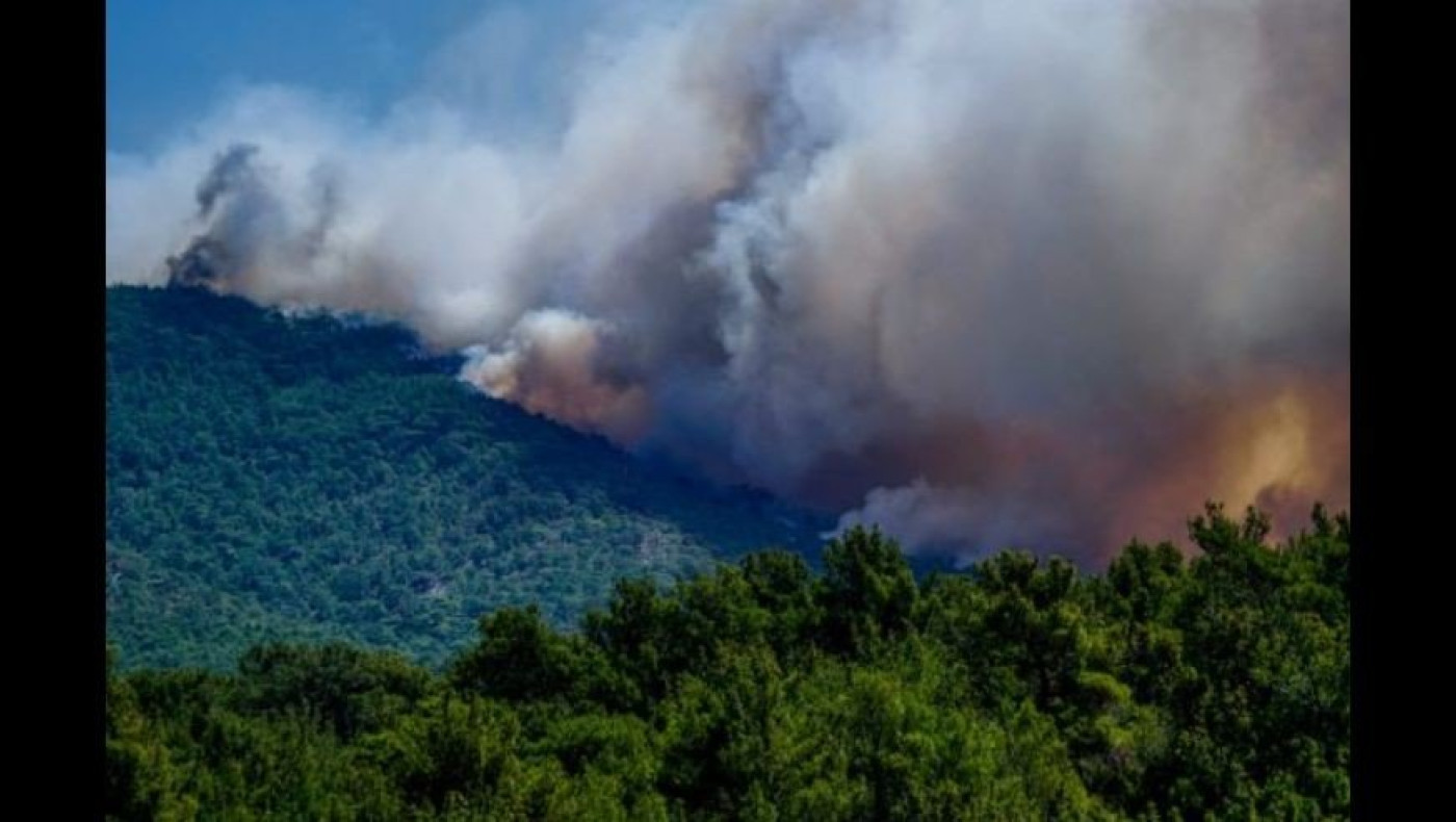 Χαλκιδική: Εναέρια μέσα επιχειρούν στη Μόλα Καλύβα - Καλύτερη η εικόνα σε Ν. Μαρμαρά και Φούρκα