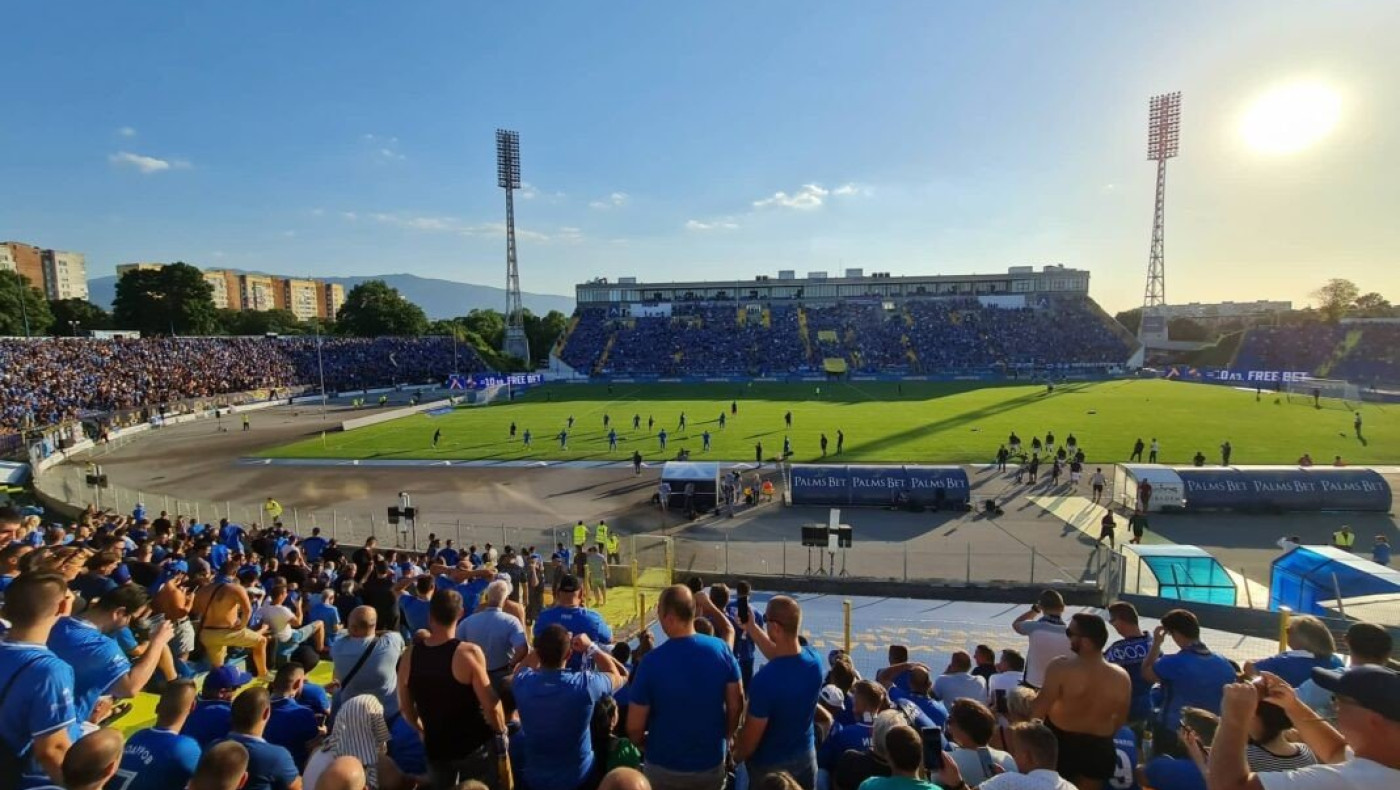 Γιγαντοοθόνη στο Γκεόργκι Ασπαρούχοβ για το ματς