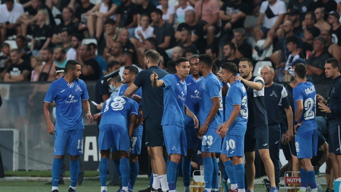 Αποθεωτική υποδοχή στα σύνορα από οπαδούς για Λέφσκι