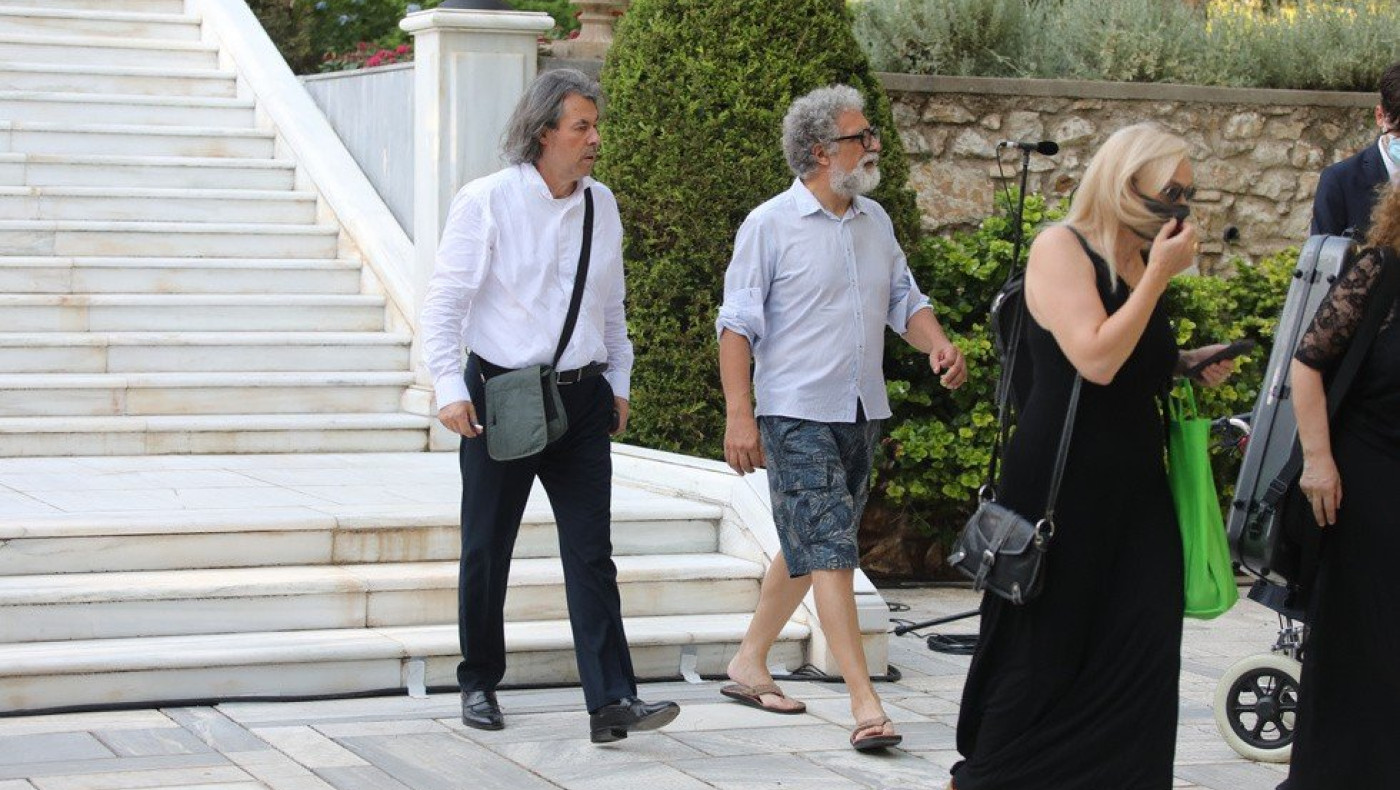 Αυτός είναι ο άντρας που πήγε στο Προεδρικό μέγαρο με σαγιονάρες - «Αποκαλύφθηκε» μέσω ανάρτησής του