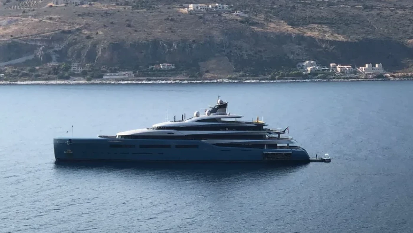 Στο Λιμένι της Μάνης η εντυπωσιακή θαλαμηγός του ιδιοκτήτη της Τότεναμ