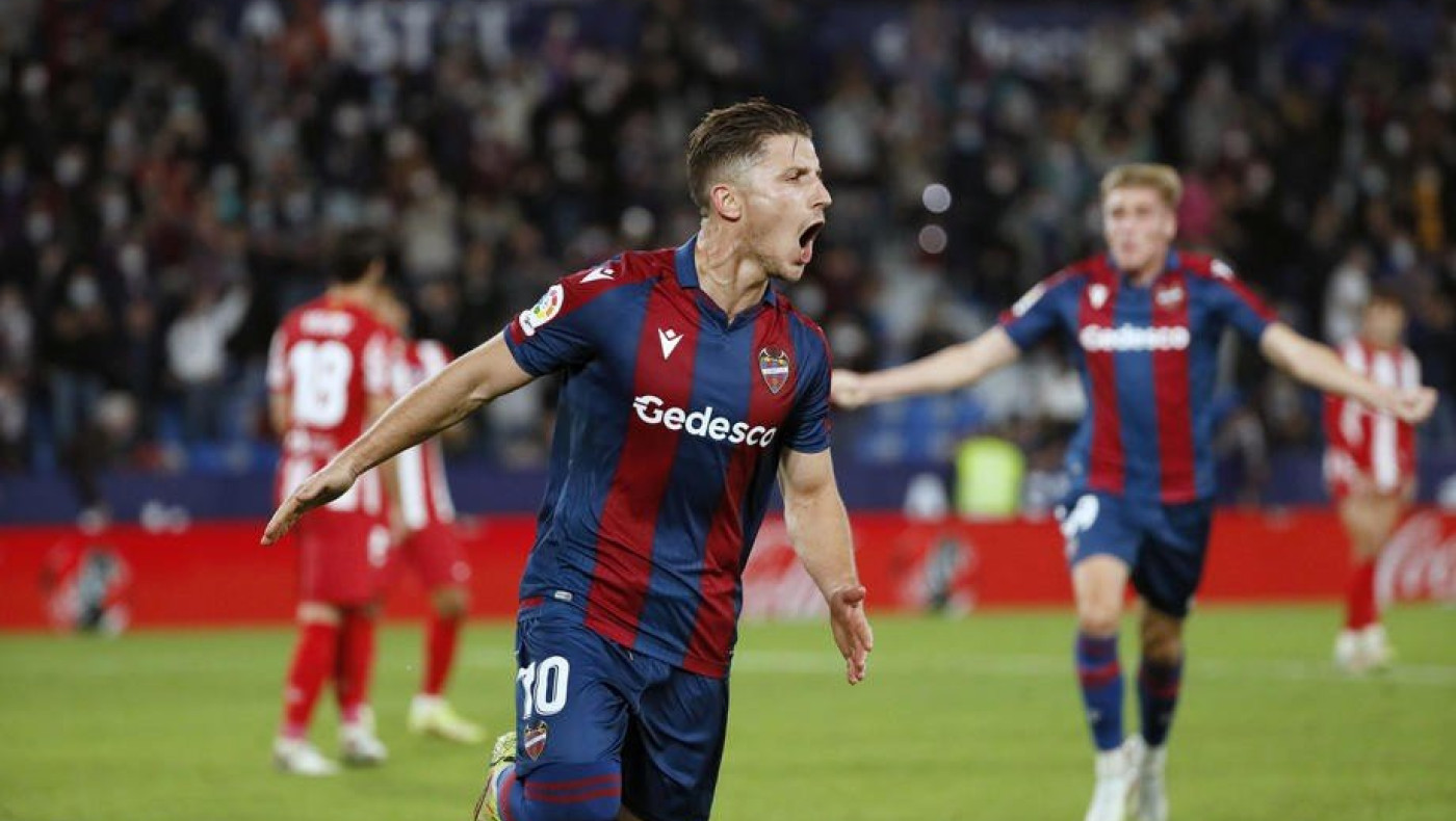 «Ο Ολυμπιακός διαπραγματεύεται για τον Σκοπιανό Μπάρντι»