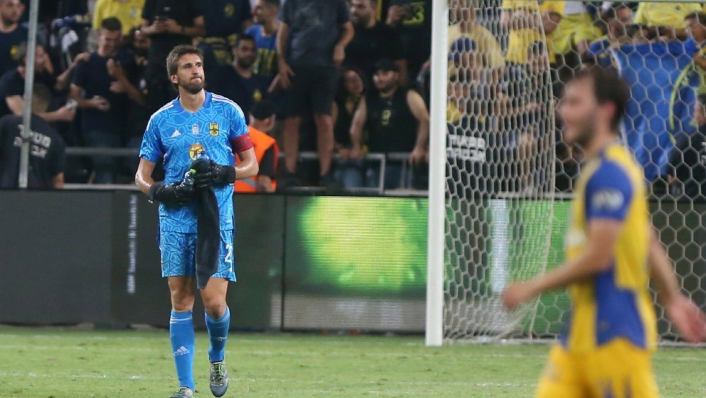 Άρης: Χειροκρότημα στον Κουέστα στο τσάρτερ της επιστροφής!