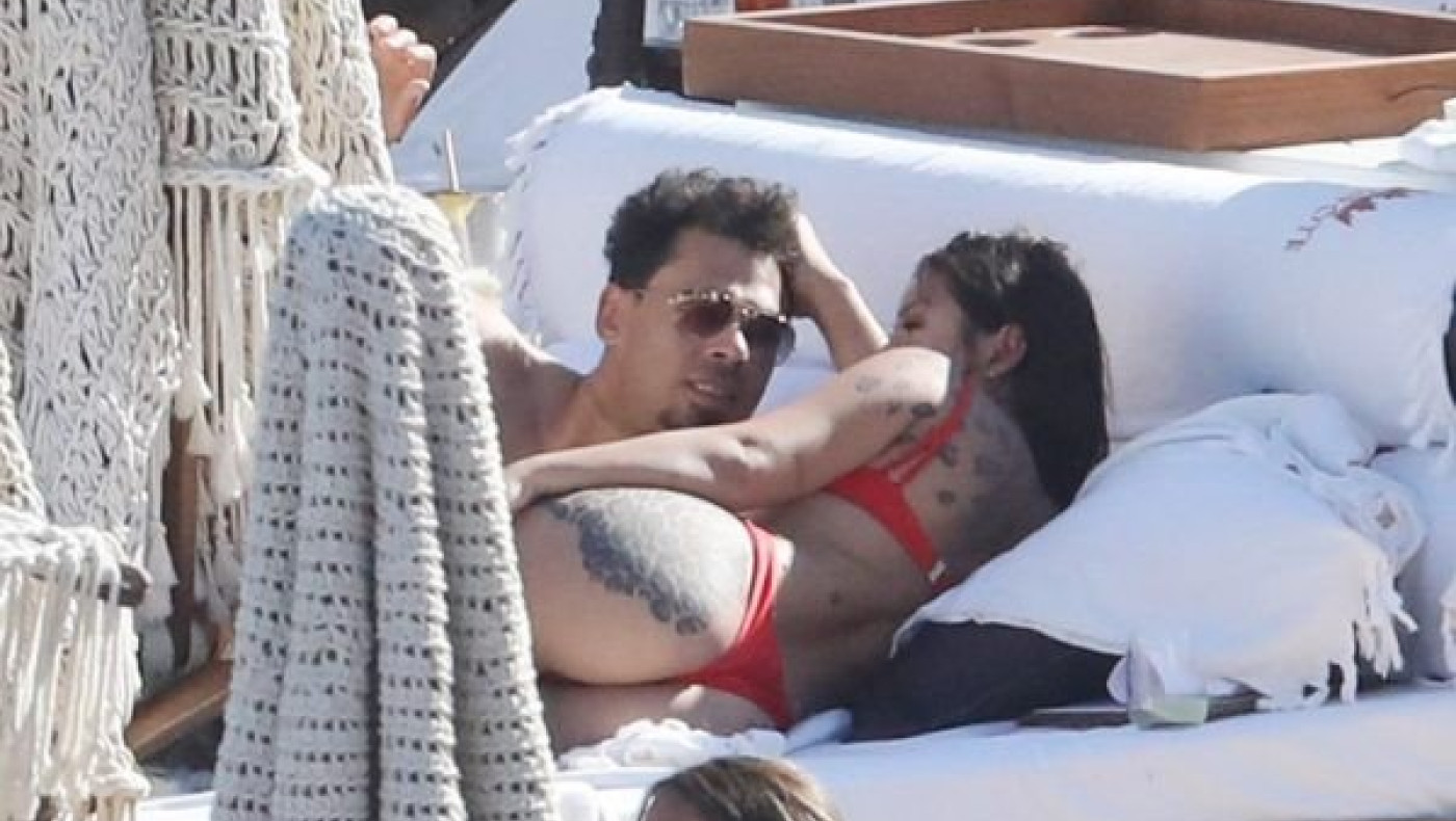 Ελέτρα Λαμποργκίνι: Ανέβασε την θερμοκρασία με τις καυτές της πόζες στην Μύκονο