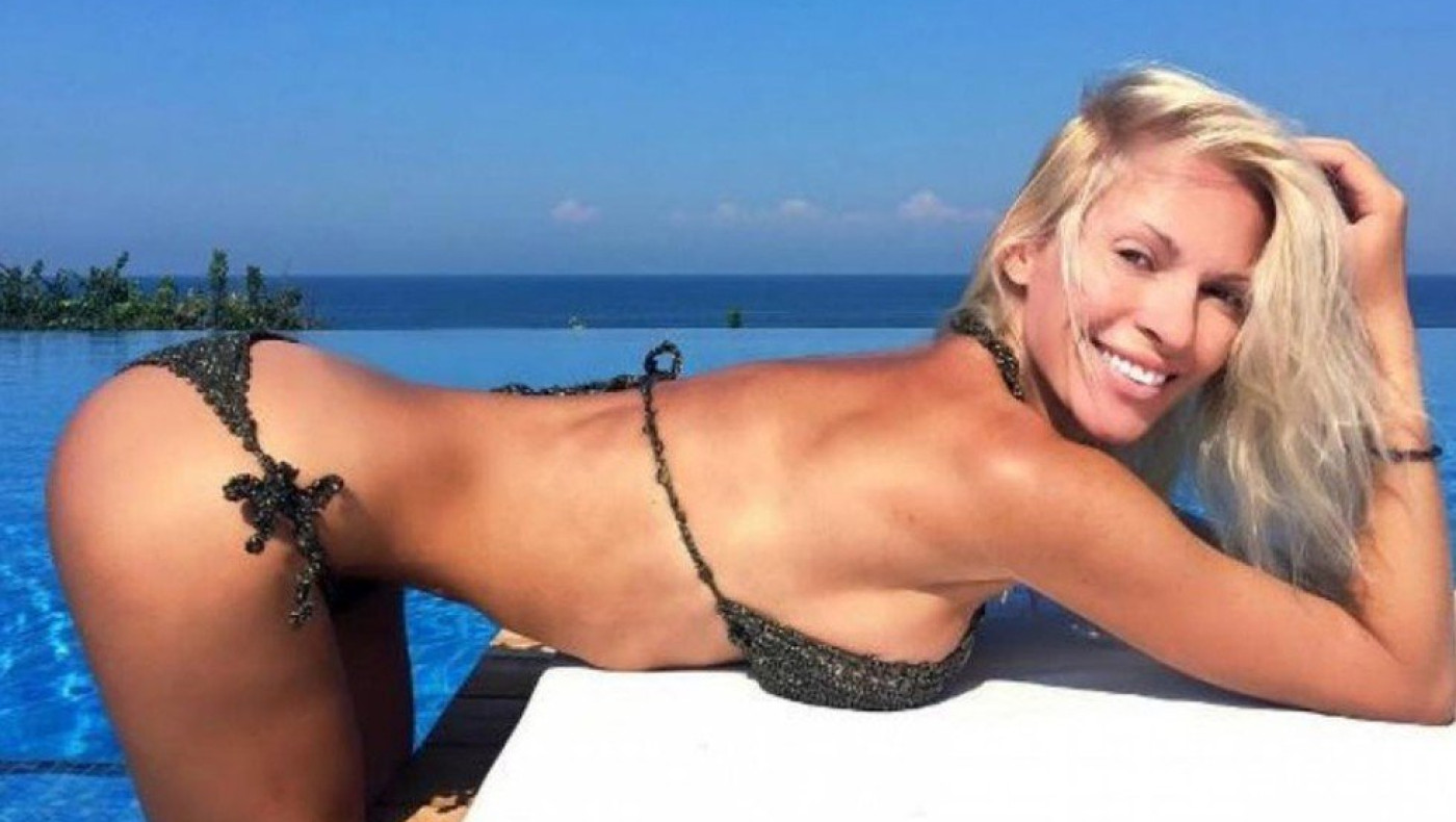 Η Ασημίνα Ιγγλέζου τρελαίνει τον αντρικό πληθυσμό - «Γλείψε τις στιγμές πριν λιώσουν»