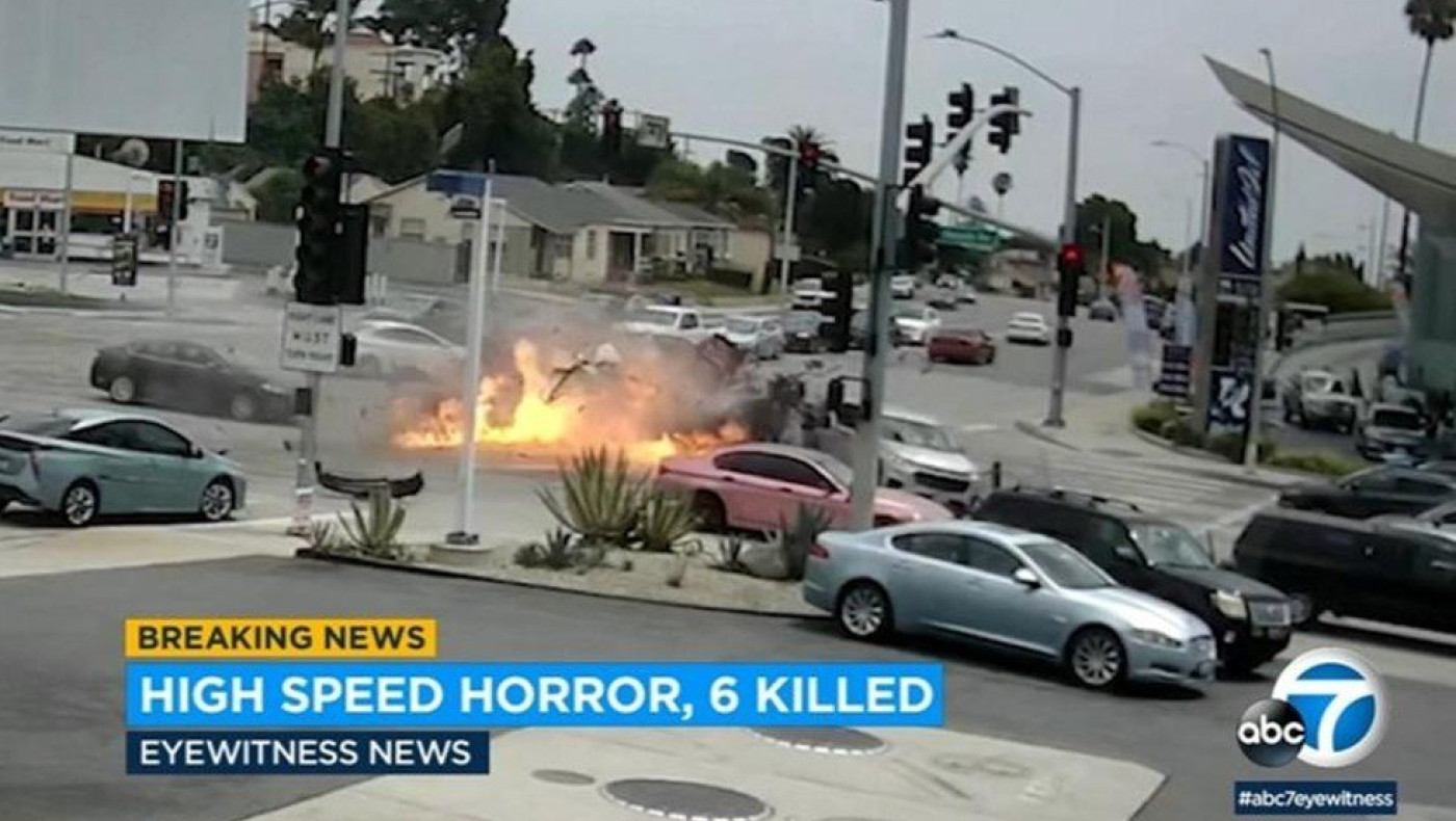 Βίντεο σοκ: Πολυτελές αυτοκίνητο διεμβόλισε αμάξια και σκότωσε τουλάχιστον 6 άτομα