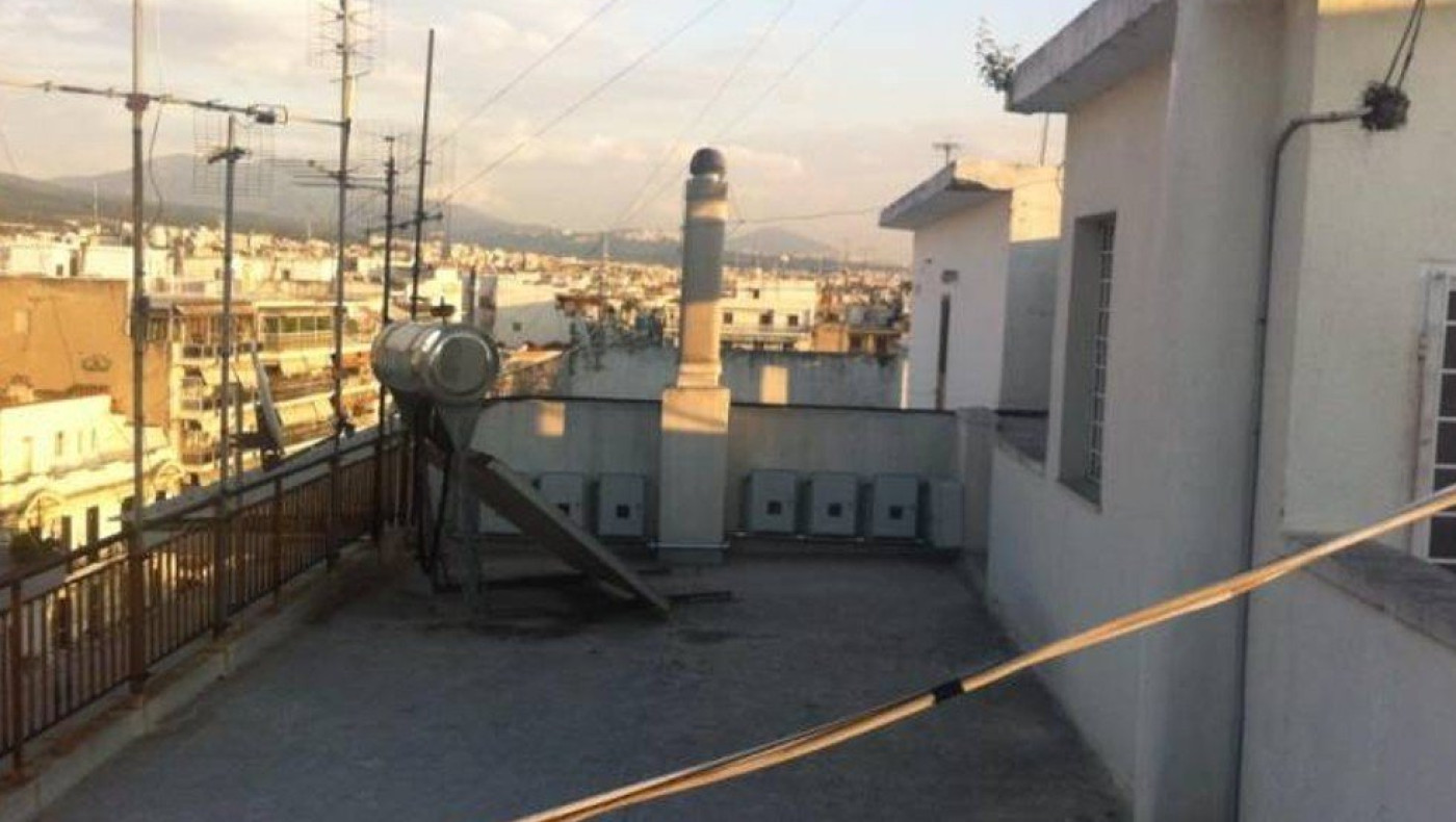 Θεσσαλονίκη: 30χρονη βγήκε για βόλτα στη ταράτσα, έσπασε το πλέξιγκλας και σκοτώθηκε