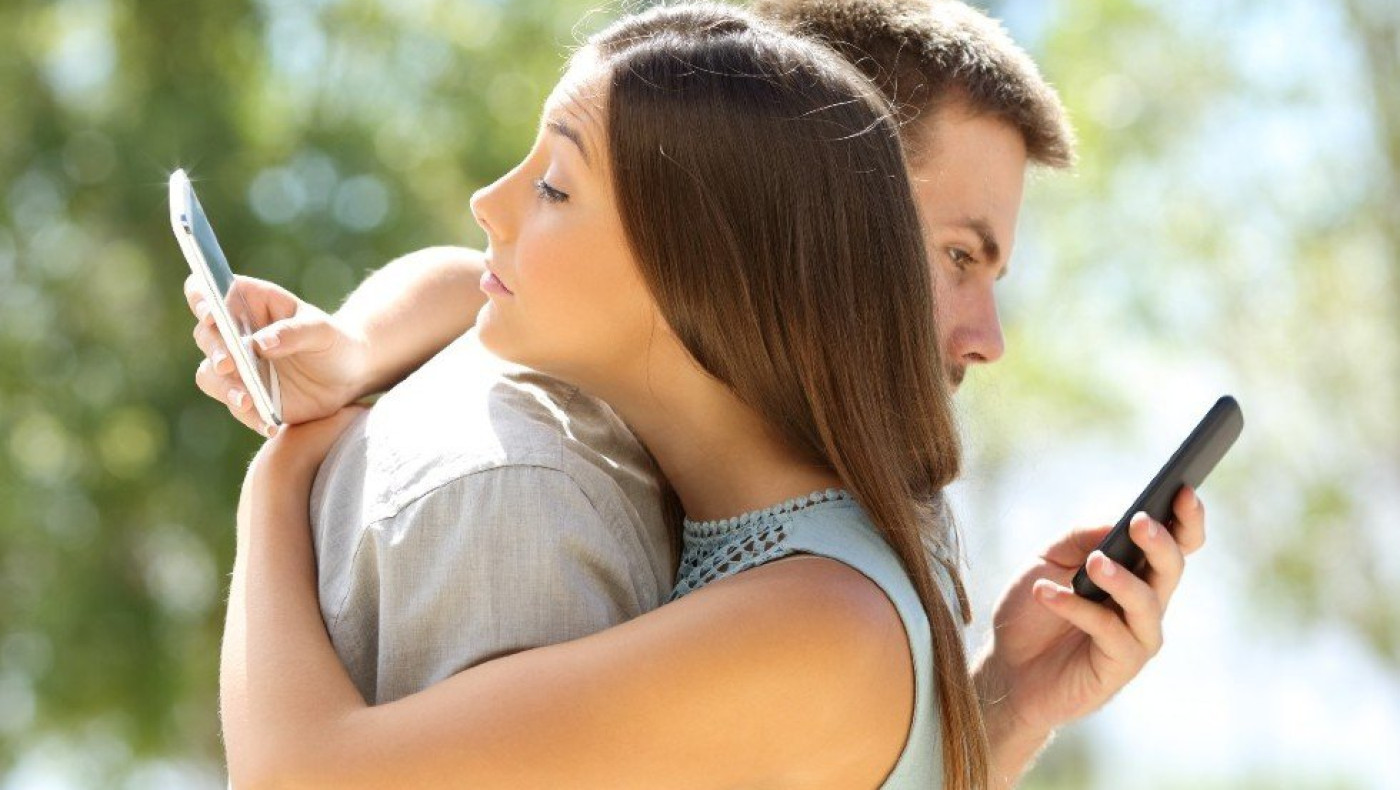 Οι 20 ενδείξεις που μπορεί να φανερώνουν ότι σας απατάει ο σύντροφός σας