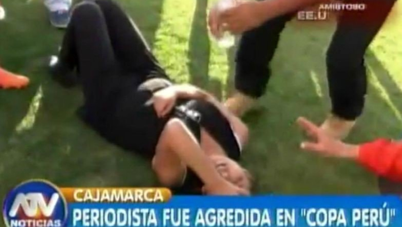 Περουβιανή δημοσιογράφος δέχεται επίθεση από «φιλάθλους»! (vid) 