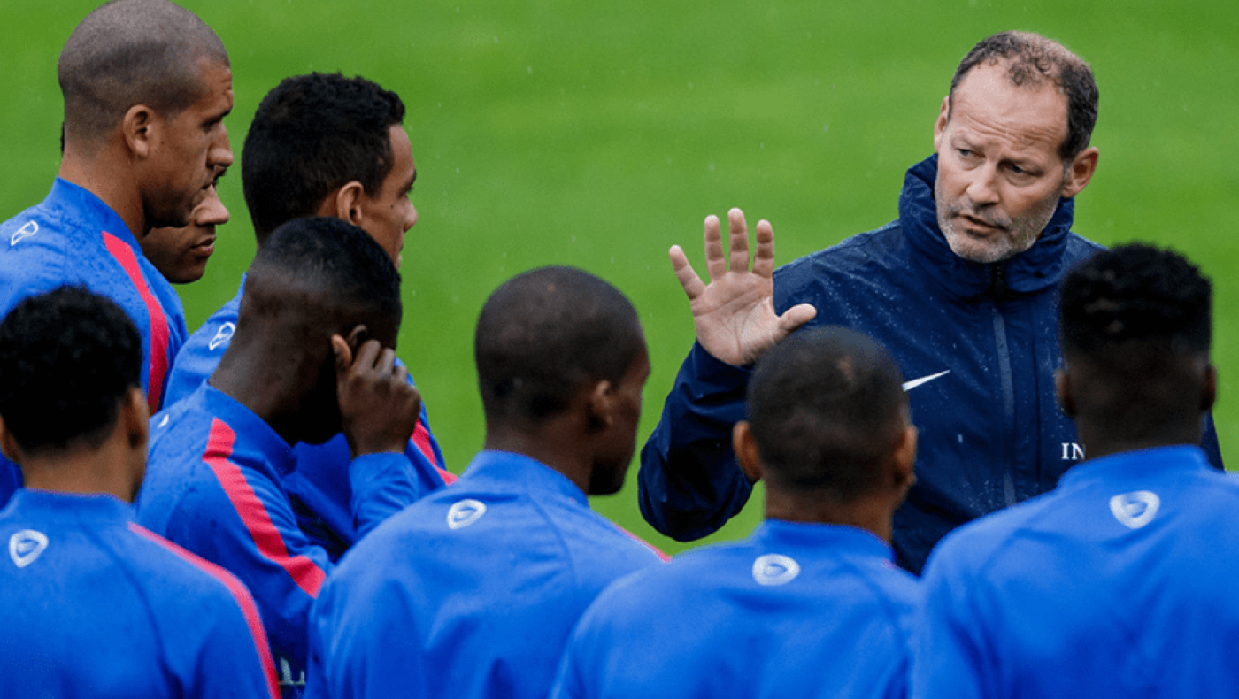 Με την πλάτη στον τοίχο οι «οράνιε»