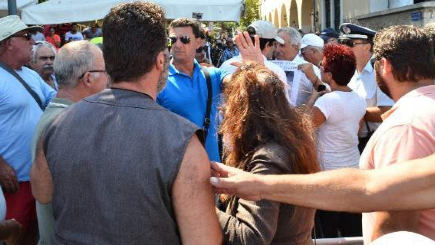 Aβγά και ντομάτες κατά Αβραμόπουλου-Τίμερμανς (vid)