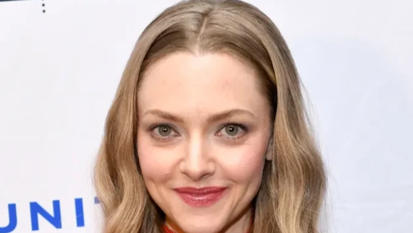 Αμάντα Σέιφριντ: «Περπατούσα γυμνή στο πλατό, για να μην χάσω τη δουλειά μου»