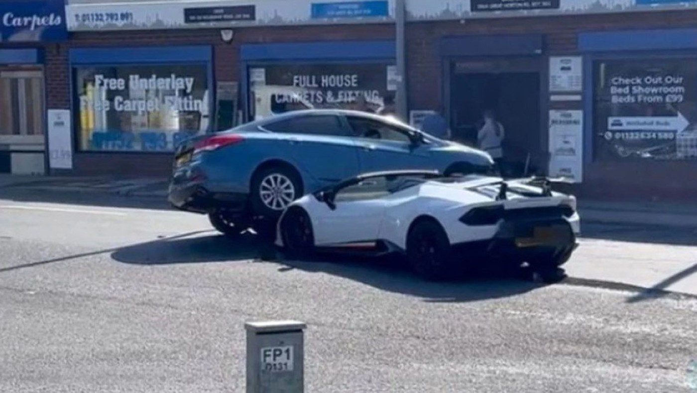 Το πιο «κουφό» τροχαίο έγινε στο Λιντς με μία Lamborghini αξίας 250.000 λιρών