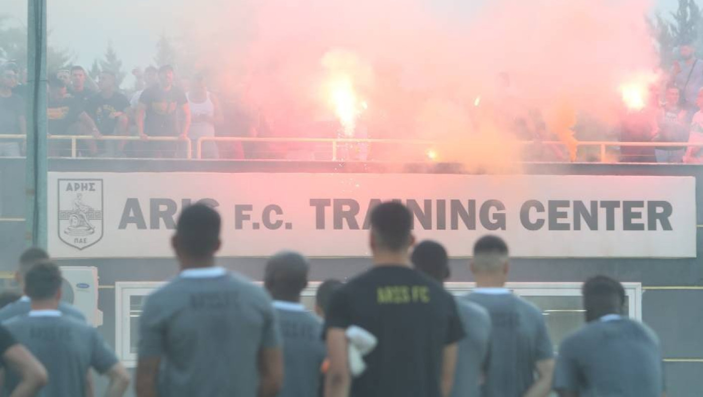 «Τρέλα για τον Άρη» στην προπόνηση - Ενωμένοι κόσμος και παίκτες για την πρόκριση (vids)