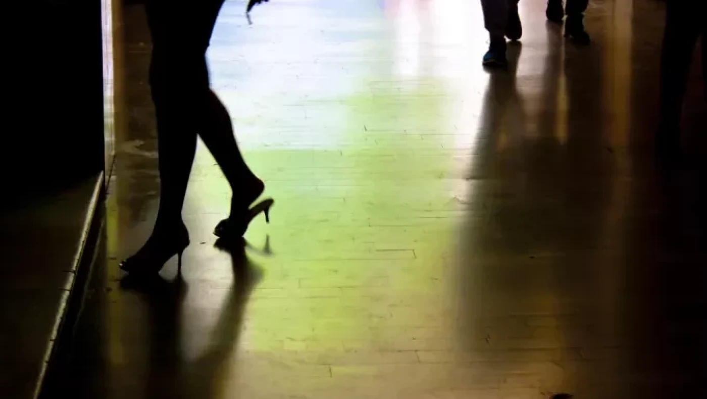 Κατεχόμενα: Τους τάζουν σπουδές και τις σπρώχνουν στην πορνεία