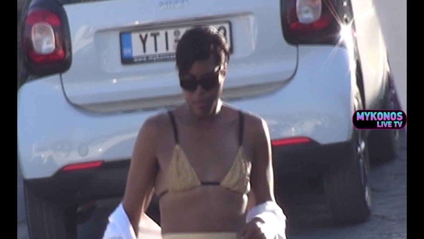 Ο γιος του Magic Johnson κυκλοφορεί με σουτιέν και τακούνια στη Μύκονο