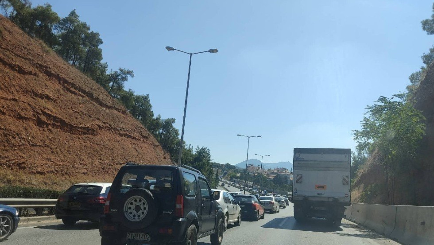 Καραμπόλα...διαρκείας στον Περιφερειακό Θεσσαλονίκης: Συγκρούστηκαν έξι οχήματα