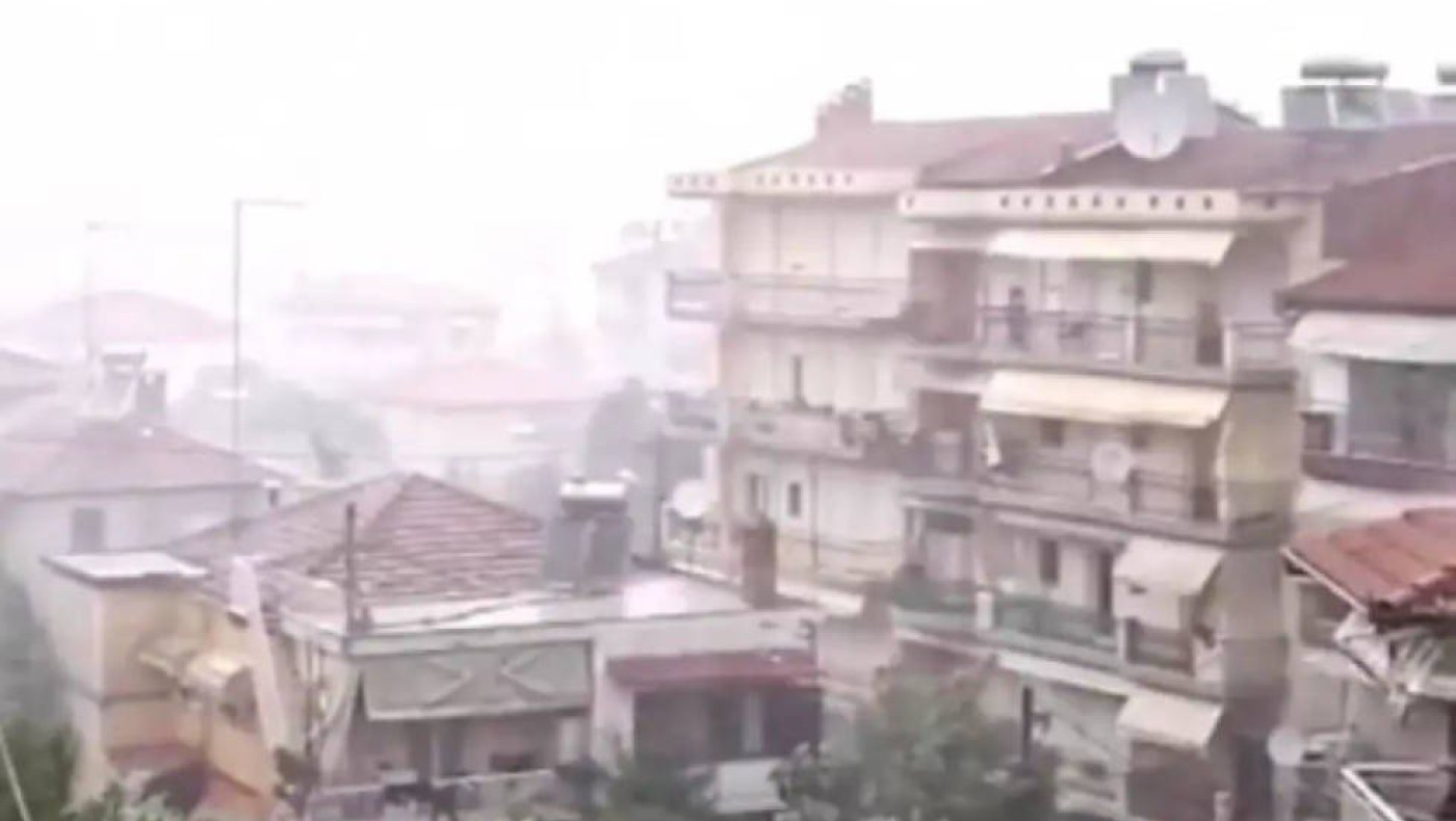 Ισχυρή βροχή και θυελλώδεις άνεμοι σε Βέροια και Νάουσα (vid)