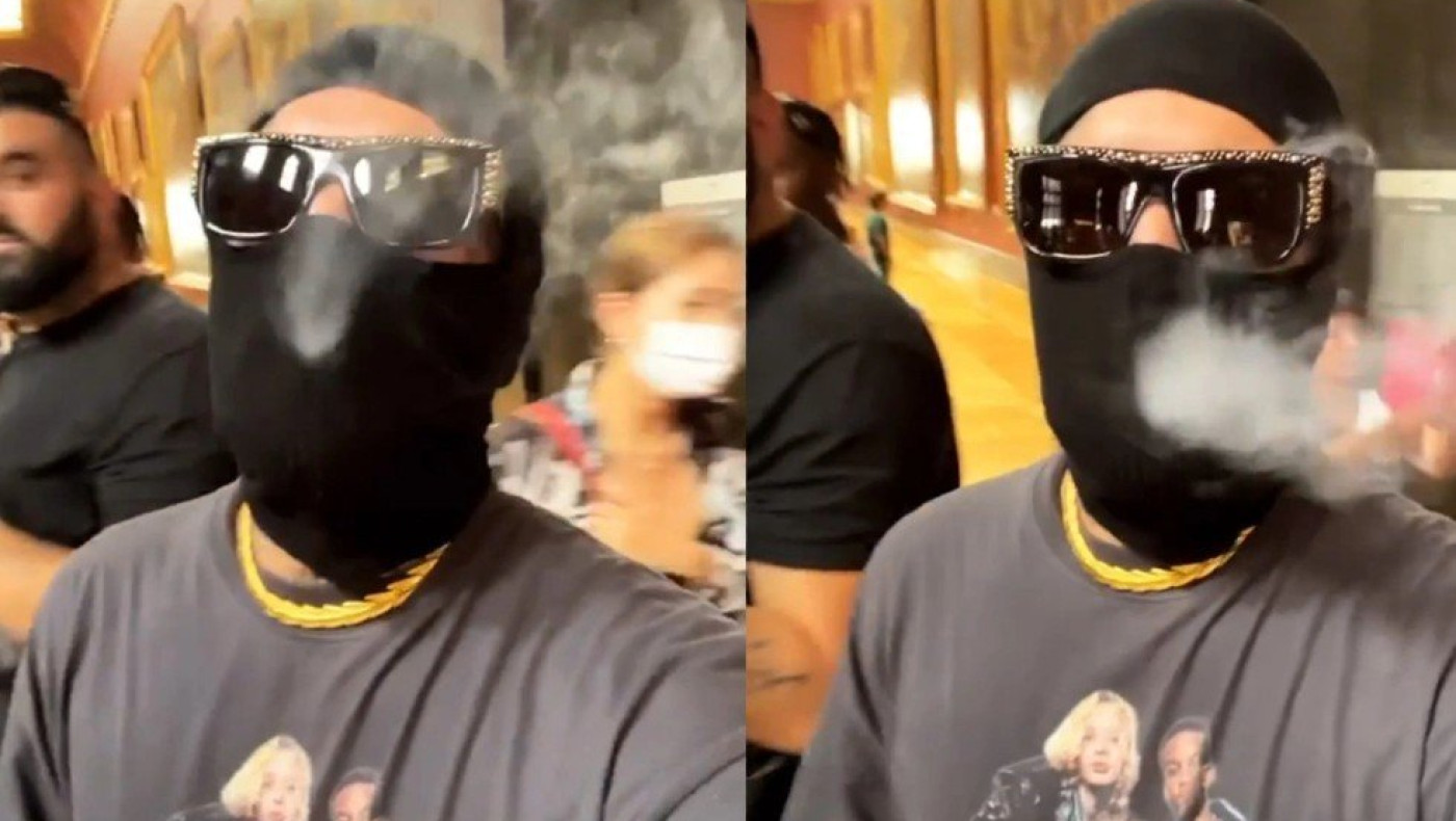 Σνικ: Γύρισε το Λούβρο με fullface καπνίζοντας - «τσογλάνι» τον αποκάλεσε η Νέγκα