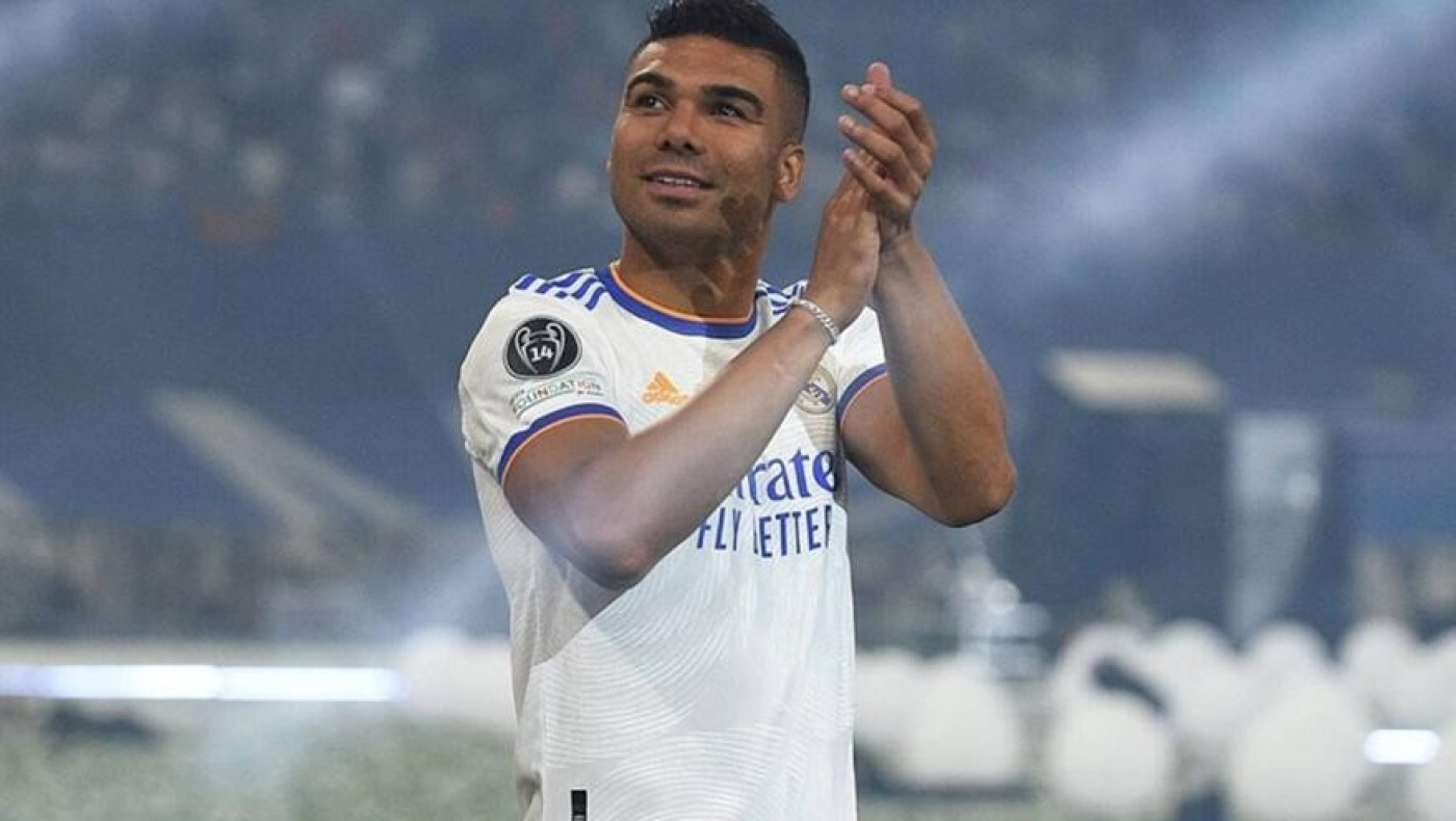 Κοιτάζει Κασεμίρο η Γαλατασαράι