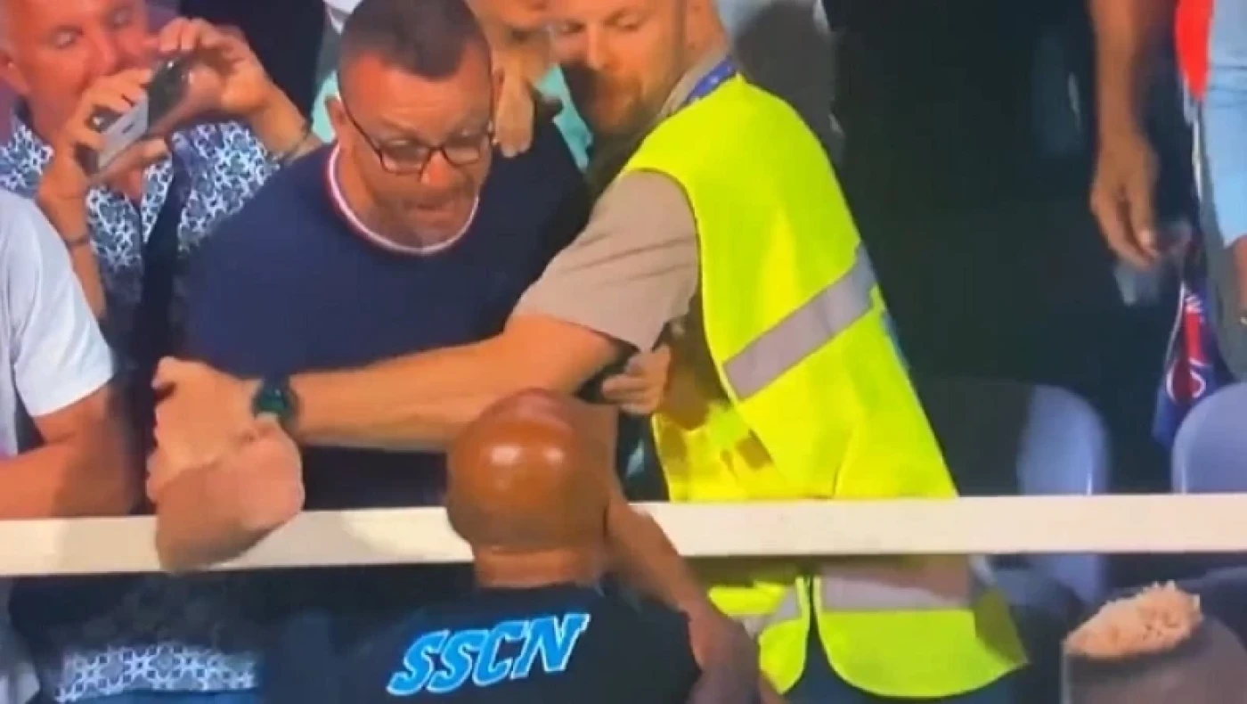 Νάπολι: Ο Σπαλέτι απάντησε σε οπαδούς που του έβριζαν την μάνα και γλύτωσε την μπουνιά στο... παρατσάκ