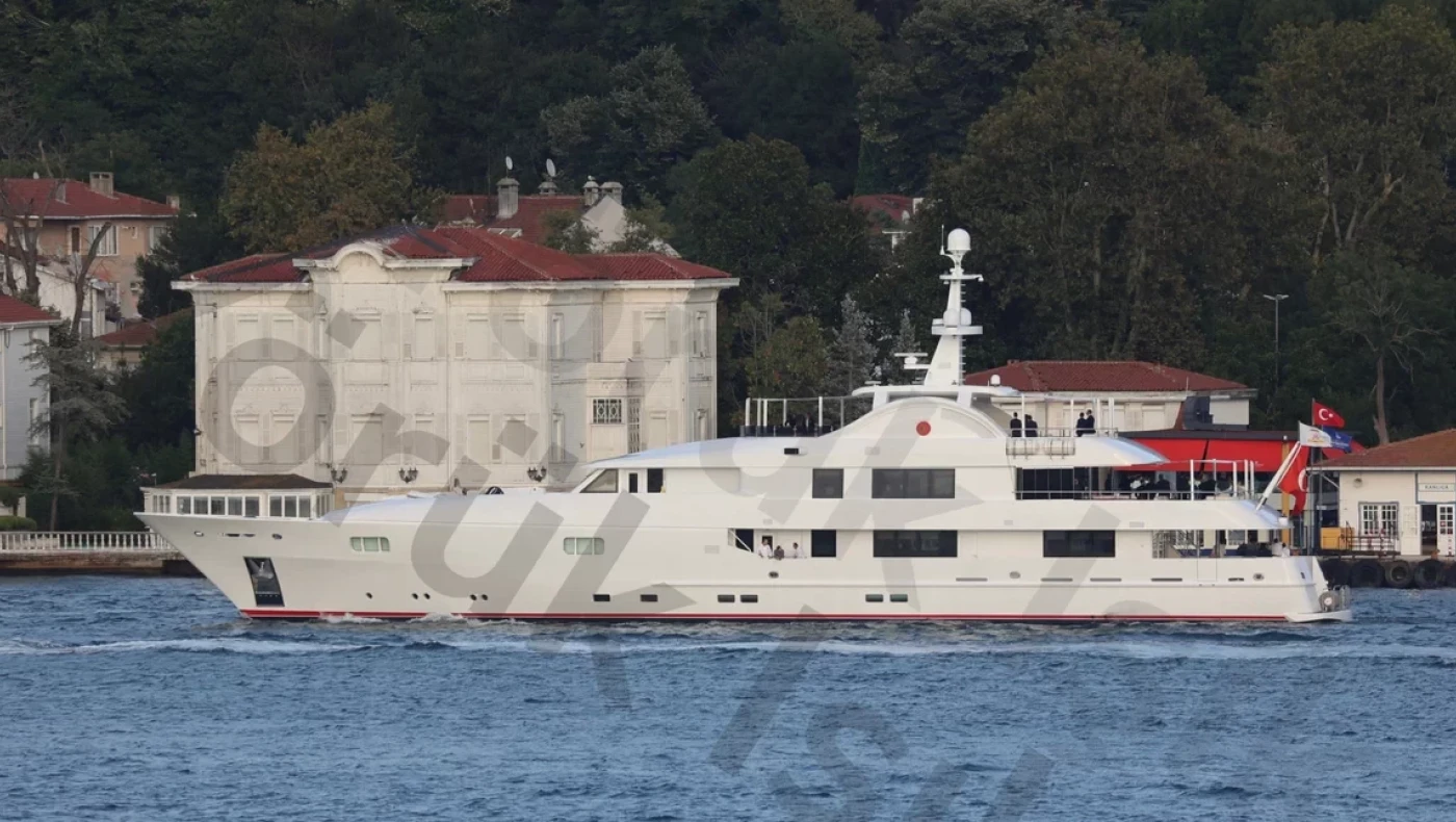 Yakamoz: Το γιοτ του Ερντογάν εμφανίστηκε στο Βόσπορο