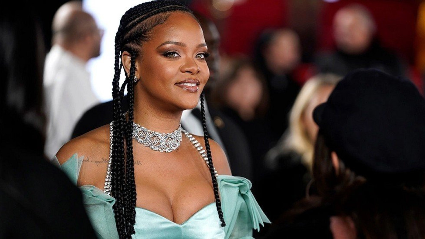 Ριάνα: Η τραγουδίστρια βοήθησε το προσωπικό ενός εστιατορίου με τη… «λάντζα»