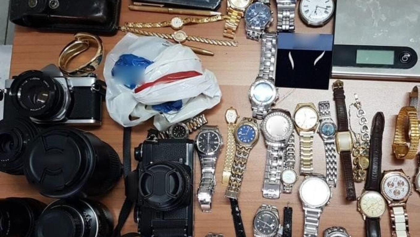 Οικιακή βοηθός καθάριζε τα σπίτια από τον...χρυσό- Έβγαζε αντικλείδια με πλαστελίνη