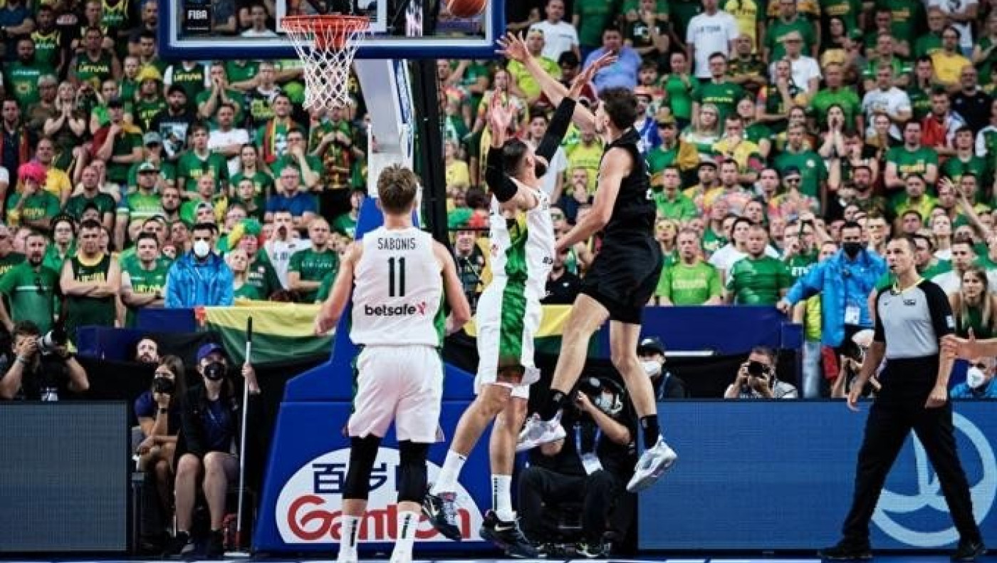Η FIBA «τιμωρεί» τους τρεις διαιτητές του Λιθουανία-Γερμανία