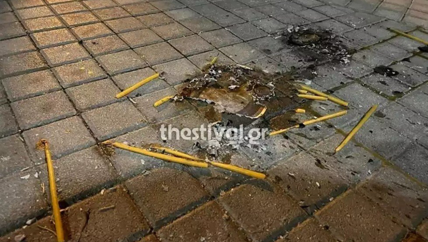 Θεσσαλονίκη: Νεαροί ιερόσυλοι έκαψαν εικόνα της Παναγιάς με κεριά