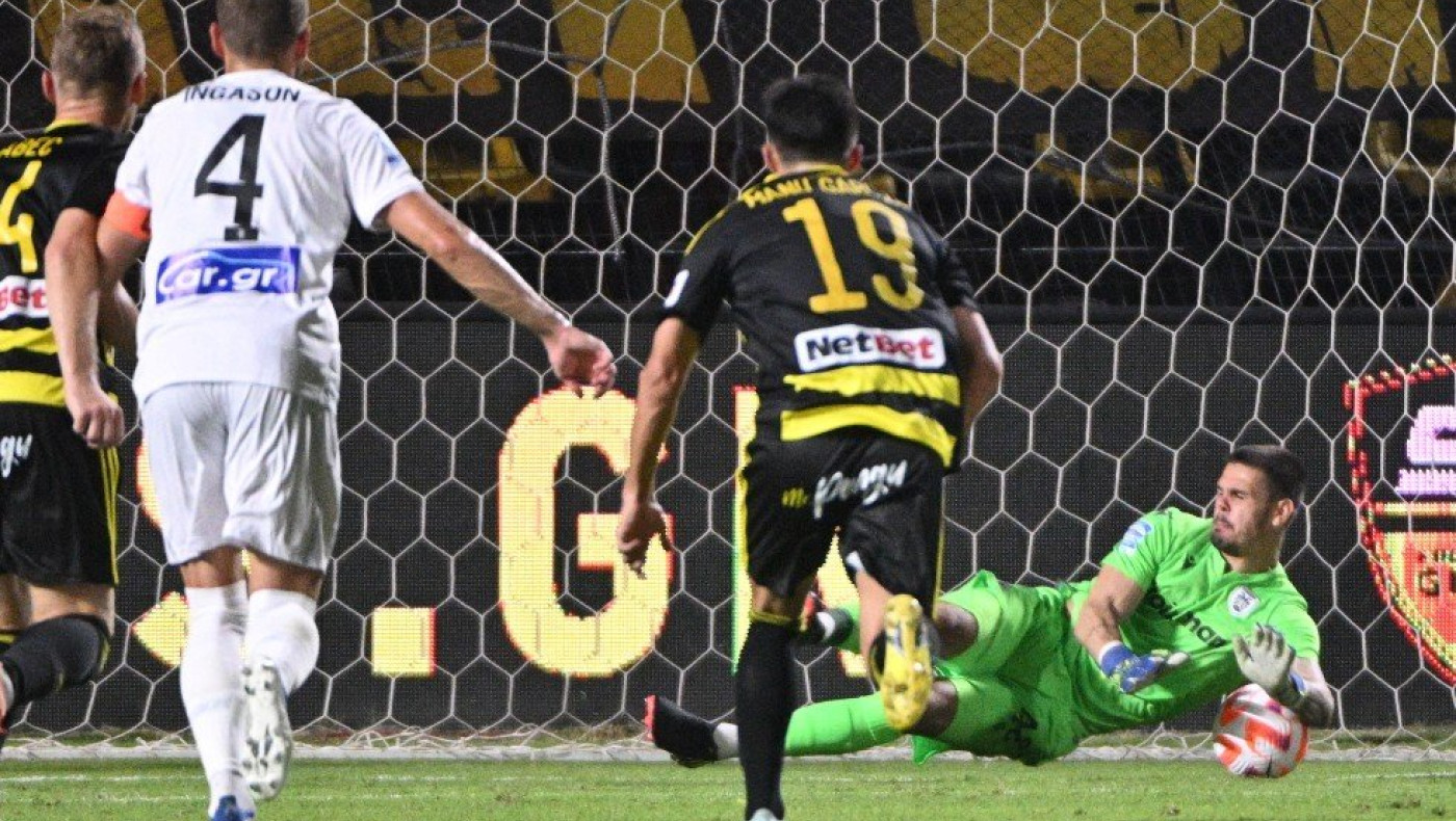 Γόγολος και Γκιτσιούδης για το πέναλτι του Γκρέι και την απόκρουση Κοτάρσκι