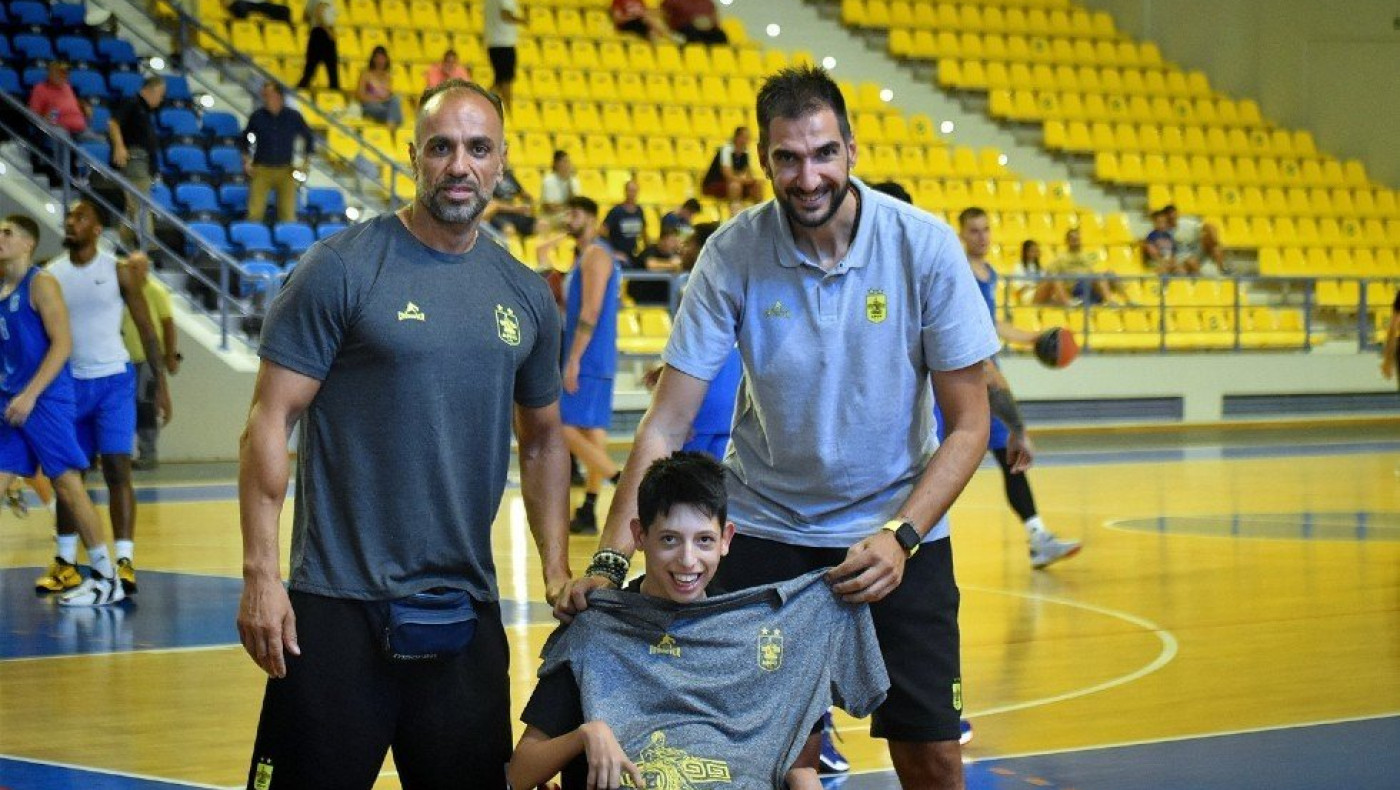 Άρης: Ταπούτος και Νικητάκης έδωσαν τεράστια χαρά στον μικρό μαχητή Βασίλη