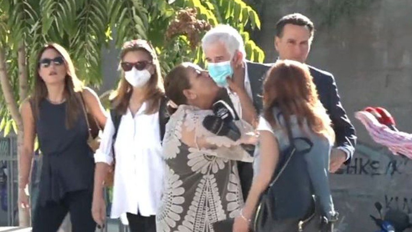 Φιλιππίδης: Το φιλί αθίγγανης θαυμάστριας- «Θα έρθω για μάρτυρας εγώ, η αγράμματη τσιγγάνα»