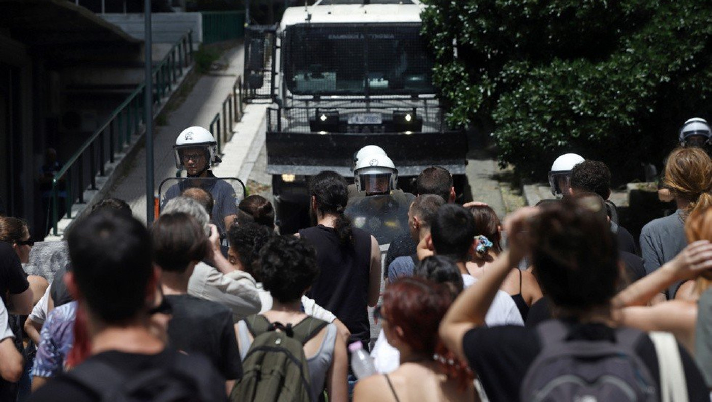 Θεσσαλονίκη: Ένταση στο ΑΠΘ με ρίψη αντικειμένων και χρήση χημικών από την ΕΛΑΣ