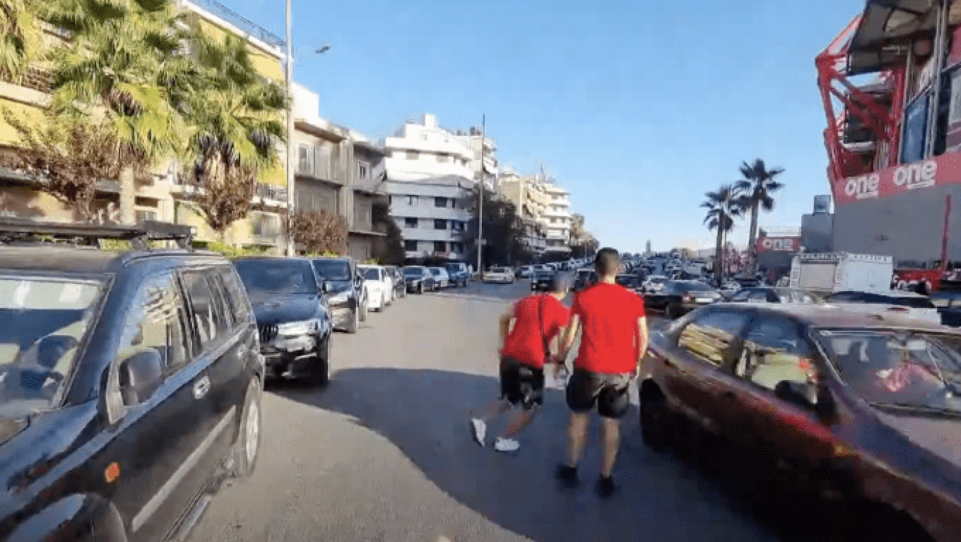 Τρομερό περιστατικό έξω από το «Καραϊσκάκης»: Οπαδοί του Ολυμπιακού επιτέθηκαν σε Nοτιοκορεάτη που έκανε fb live (vid)