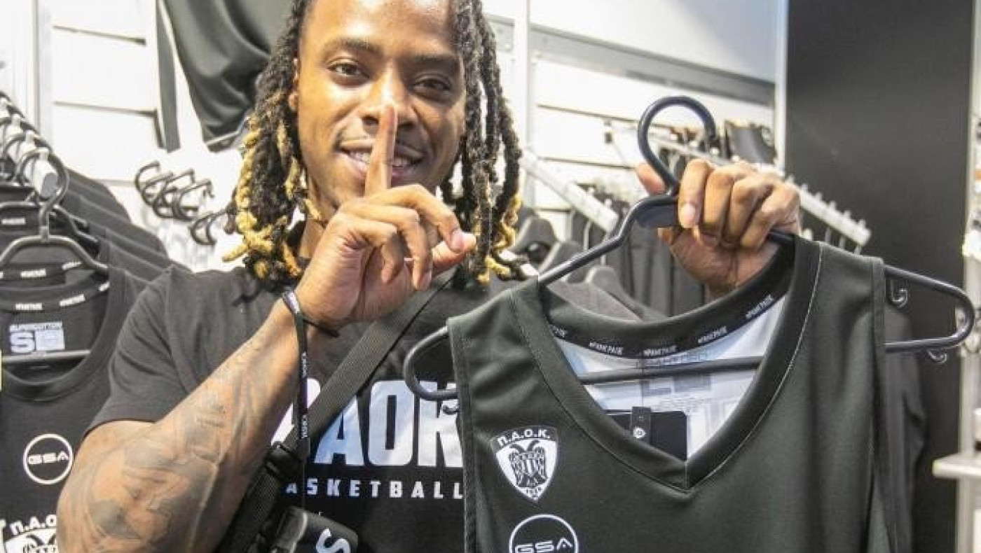 Ο ΠΑΟΚ παρουσίασε τις τρεις νέες φανέλες του στην ΔΕΘ