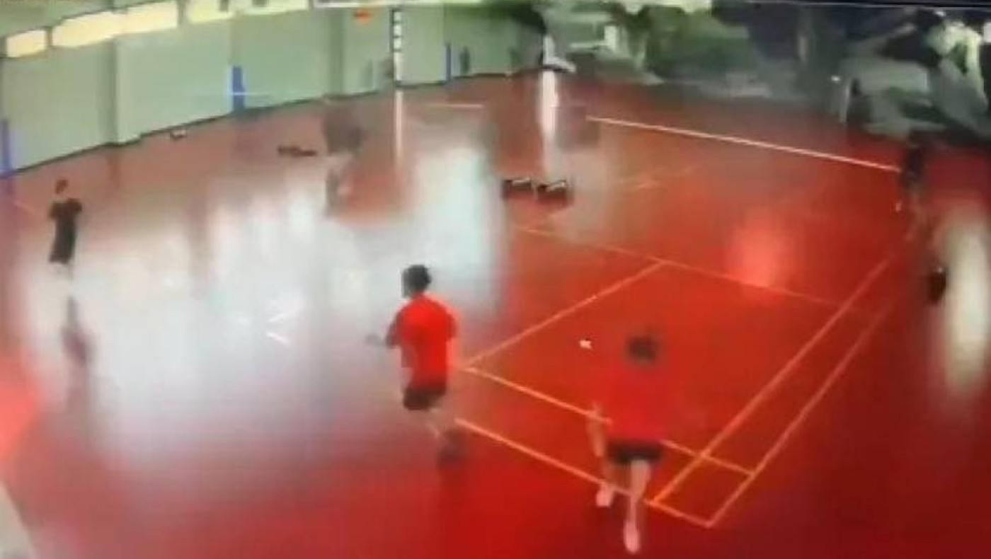 Ταϊβάν: Σοκαριστικές εικόνες από τον σεισμό, κατέρρευσε οροφή σε γήπεδο βόλεϊ