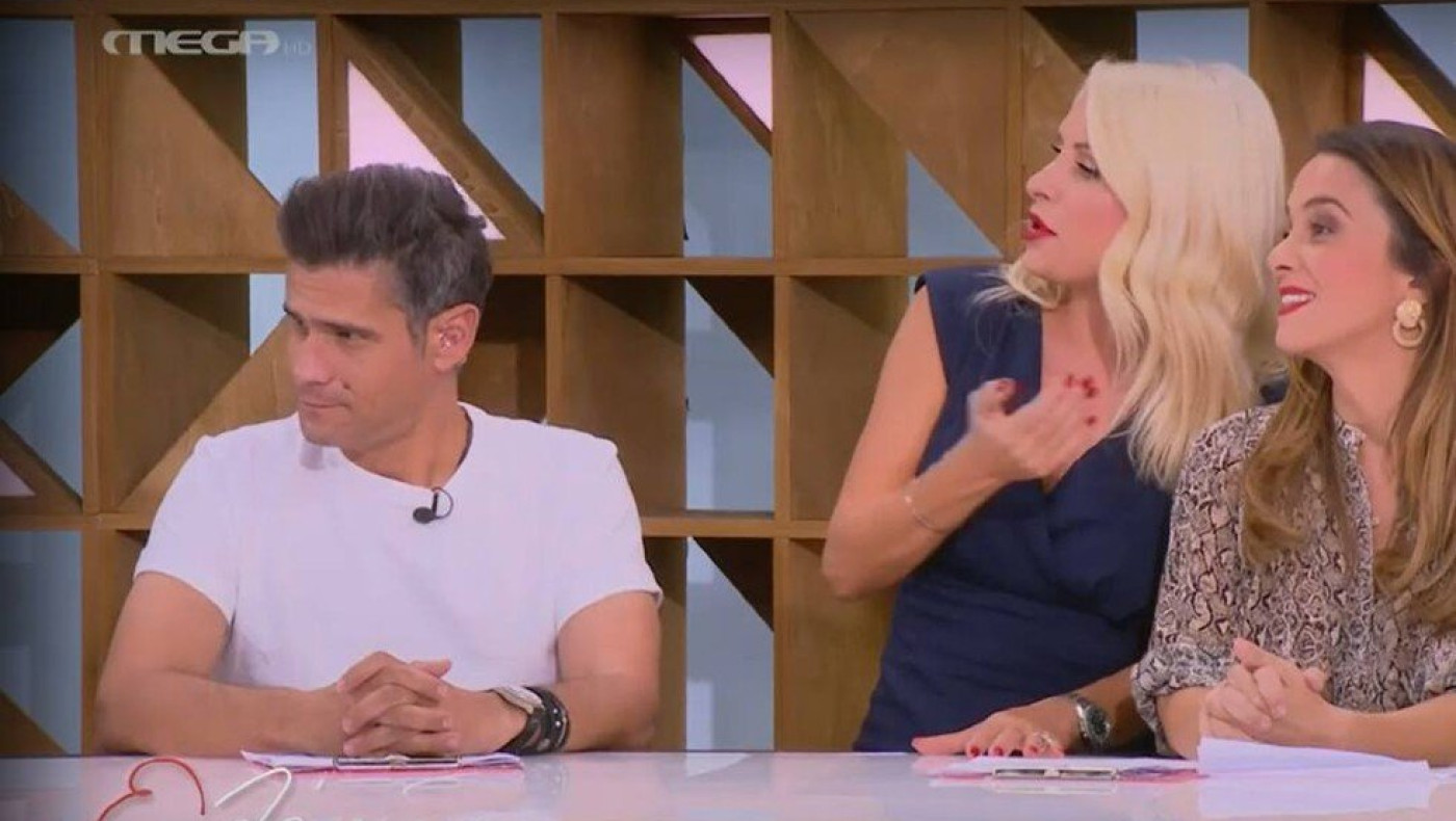 Άρχισε να ανοίγει το φερμουάρ του φορέματος της Ελένης Μενεγάκη on air!