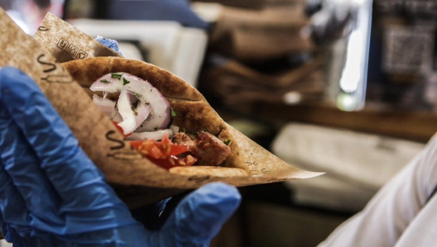 Ελλάδα: Πως... εκτινάχθηκε η τιμή από το σουβλάκι στα 4 ευρώ