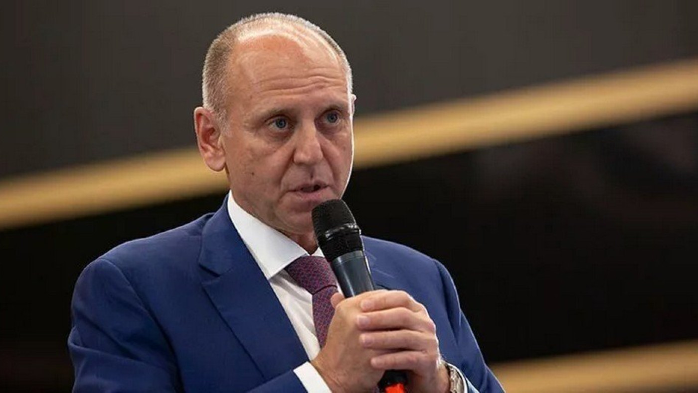 Αυτό είναι το πλωτό παλάτι του Ρώσου μεγιστάνα Ντμίτρι Πουμπιάνσκι