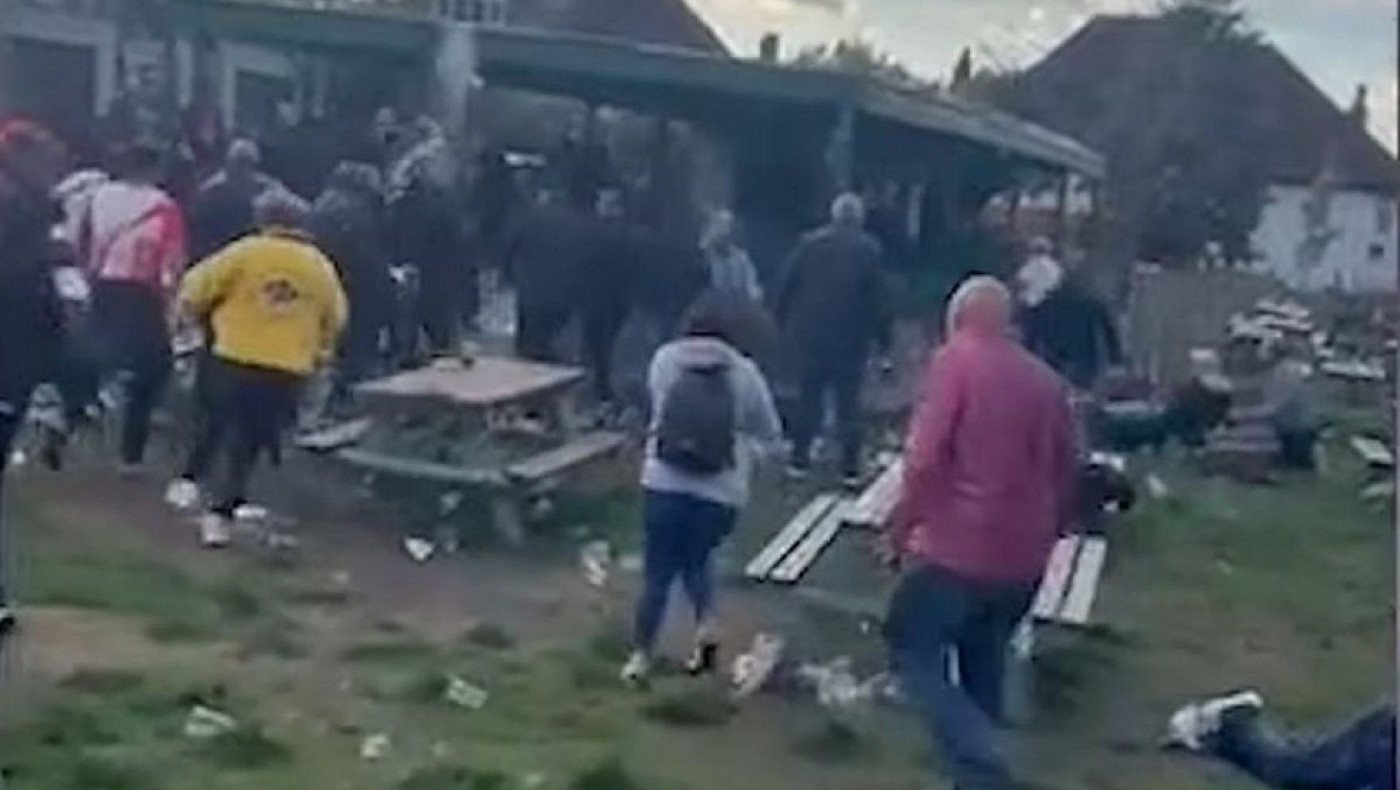 Αγγλία - Γερμανία: Επίθεση Γερμανών οπαδών με μαχαίρια