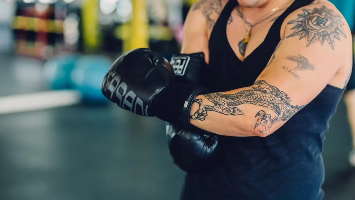 Πυγμάχοι έσπασαν στο ξύλο 47χρονο που έστελνε σεξουαλικά μηνύματα σε 13χρονη