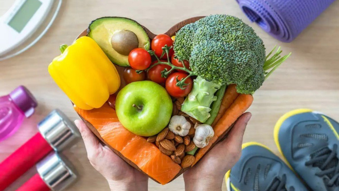 Πώς η χοληστερόλη συνδέεται με τον συχνό πόνο στο πίσω μέρος του κεφαλιού