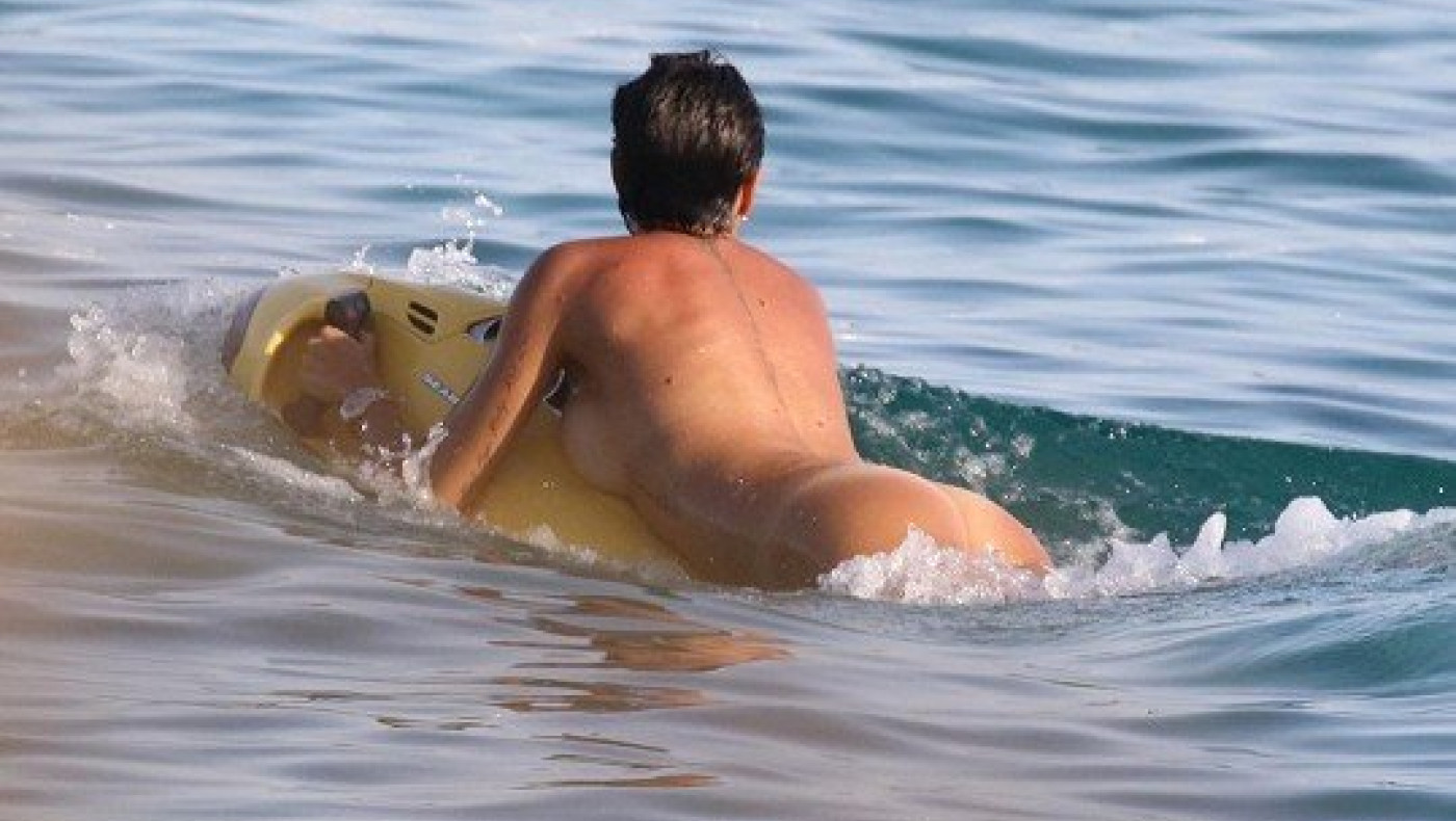 Το bikini φωτιά της κυρίας Πιρές στη Μύκονο! (pics+video)